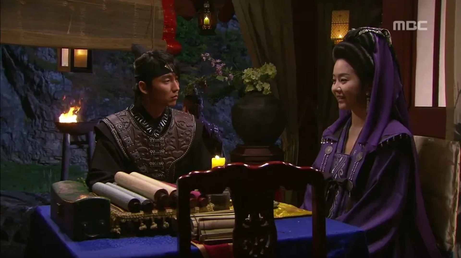 Kim Nam-gil and Hyun-Jung Go in The Great Queen Seondeok (2009)