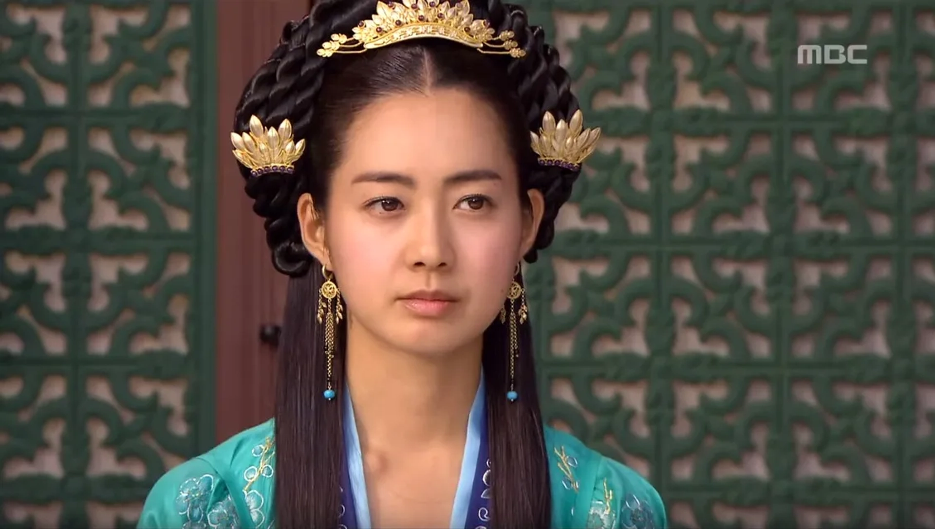 Yo-won Lee in The Great Queen Seondeok (2009)