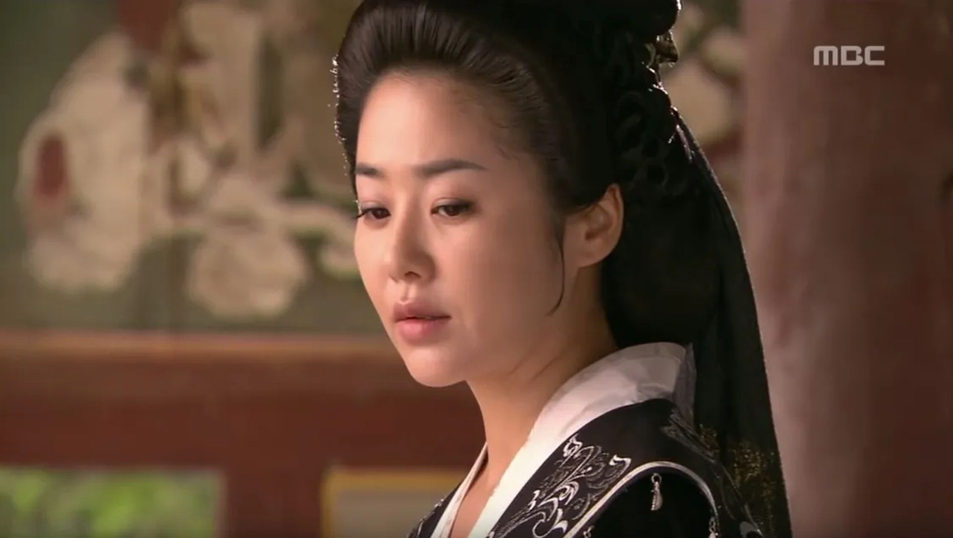 Hyun-Jung Go in The Great Queen Seondeok (2009)