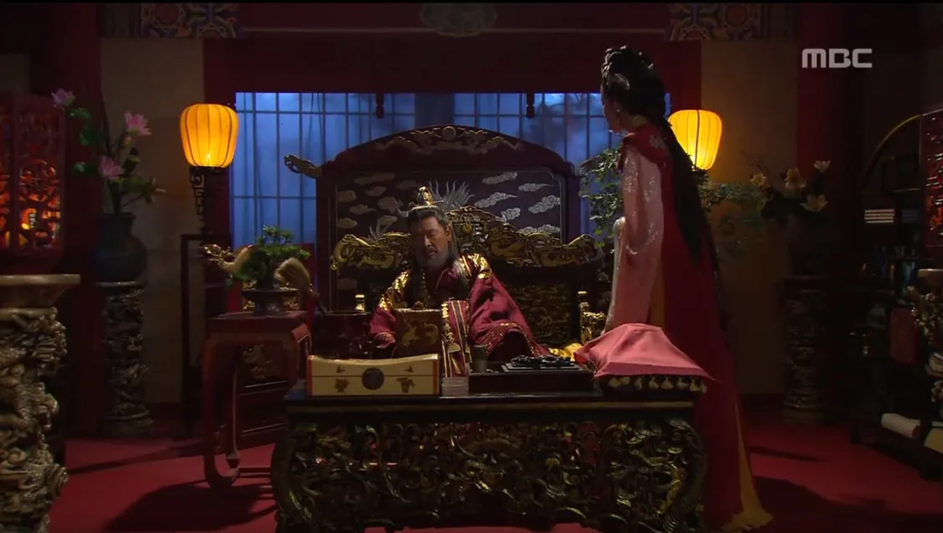 Soon-jae Lee and Hyun-Jung Go in The Great Queen Seondeok (2009)