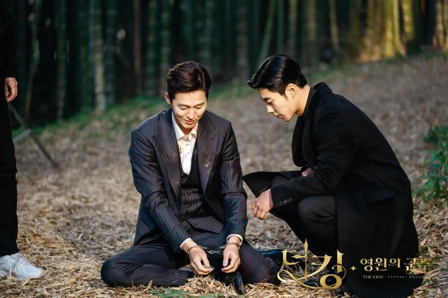 Lee Jung-Jin and Woo Do-Hwan in The King: Eternal Monarch (2020)