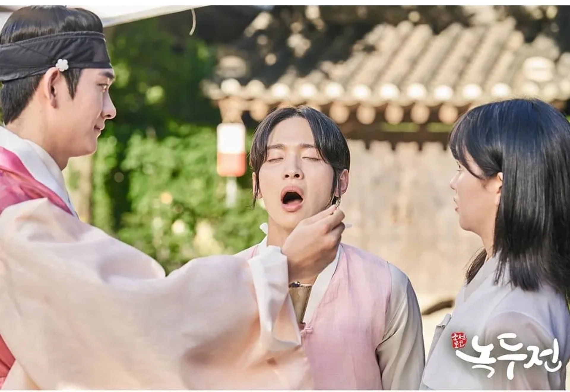 Kim So-hyun, Kang Tae-oh, and Dong-Yoon Jang in The Tale of Nokdu (2019)