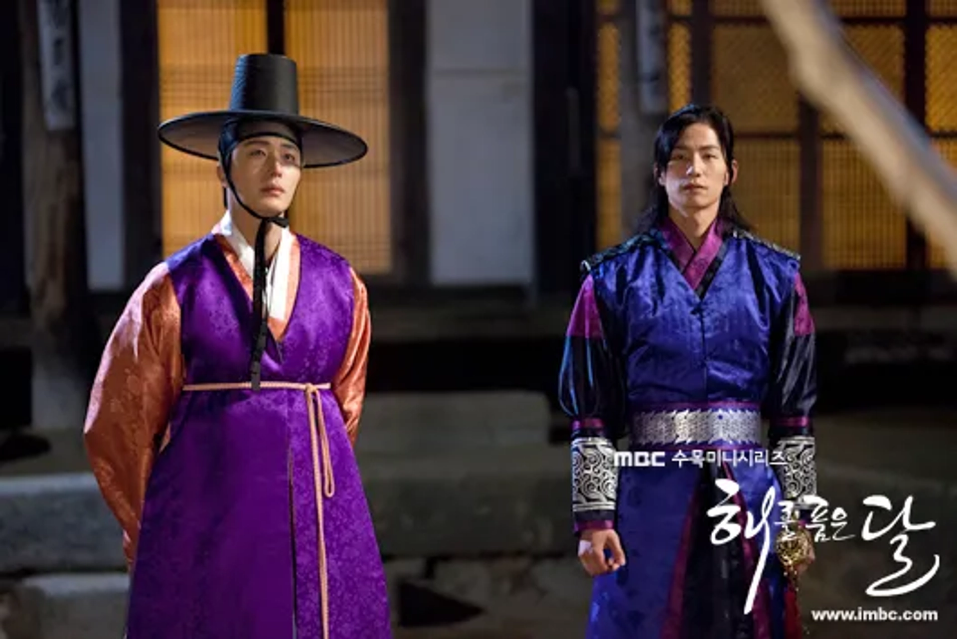 Jung Il-woo and Song Jae-rim in Haereul poomeun dal (2012)