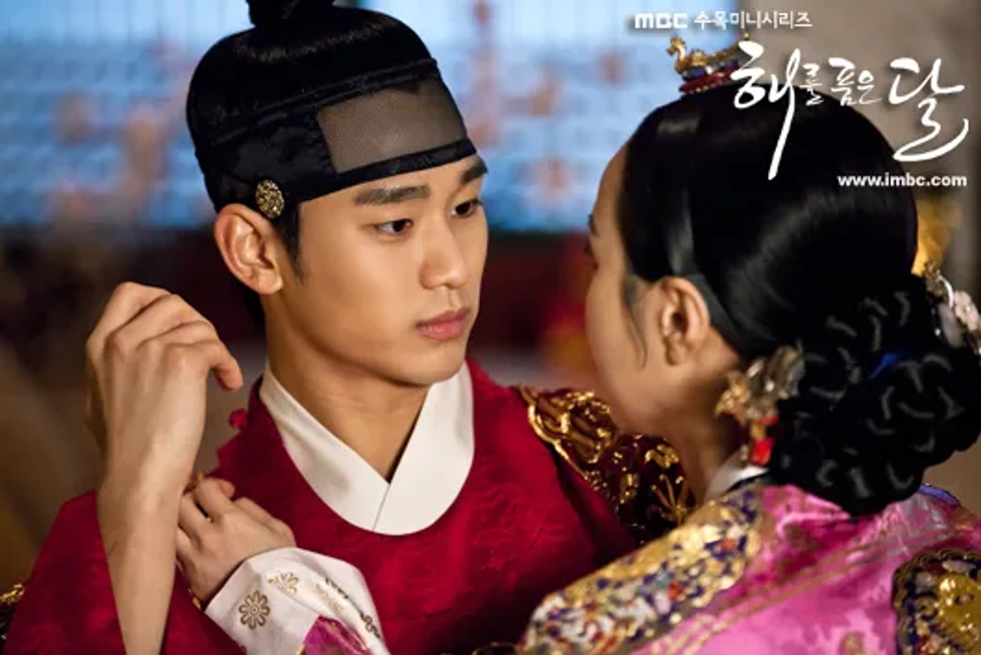 Kim Soo-hyun and Kim Min-seo in Haereul poomeun dal (2012)