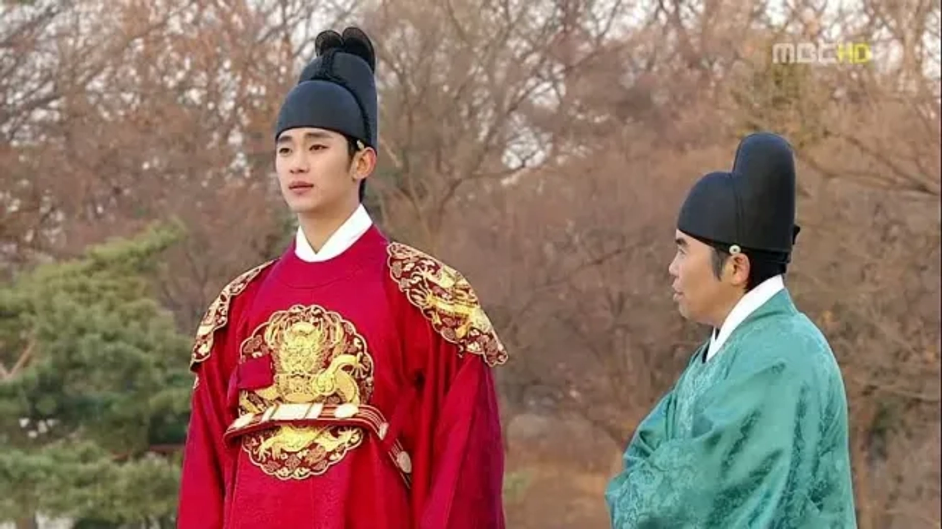 Jeong Eun-pyo and Kim Soo-hyun in Haereul poomeun dal (2012)