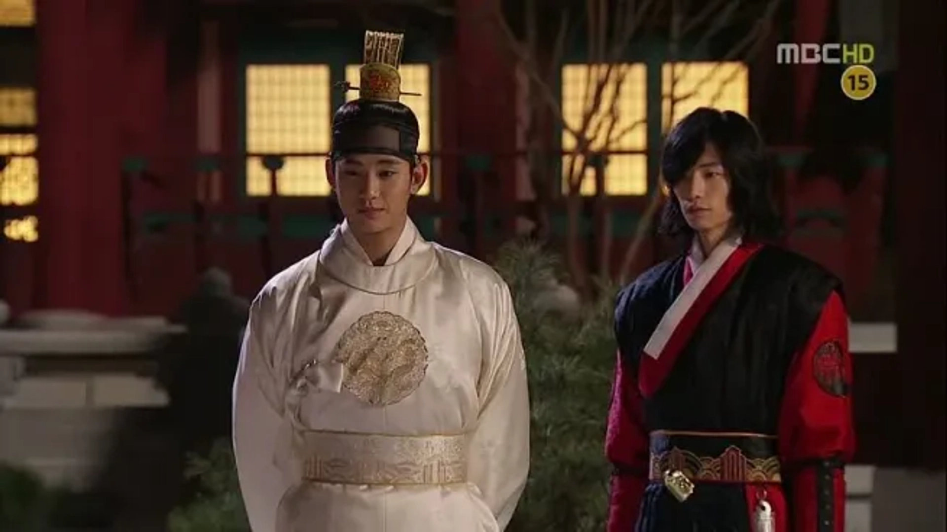 Song Jae-rim and Kim Soo-hyun in Haereul poomeun dal (2012)