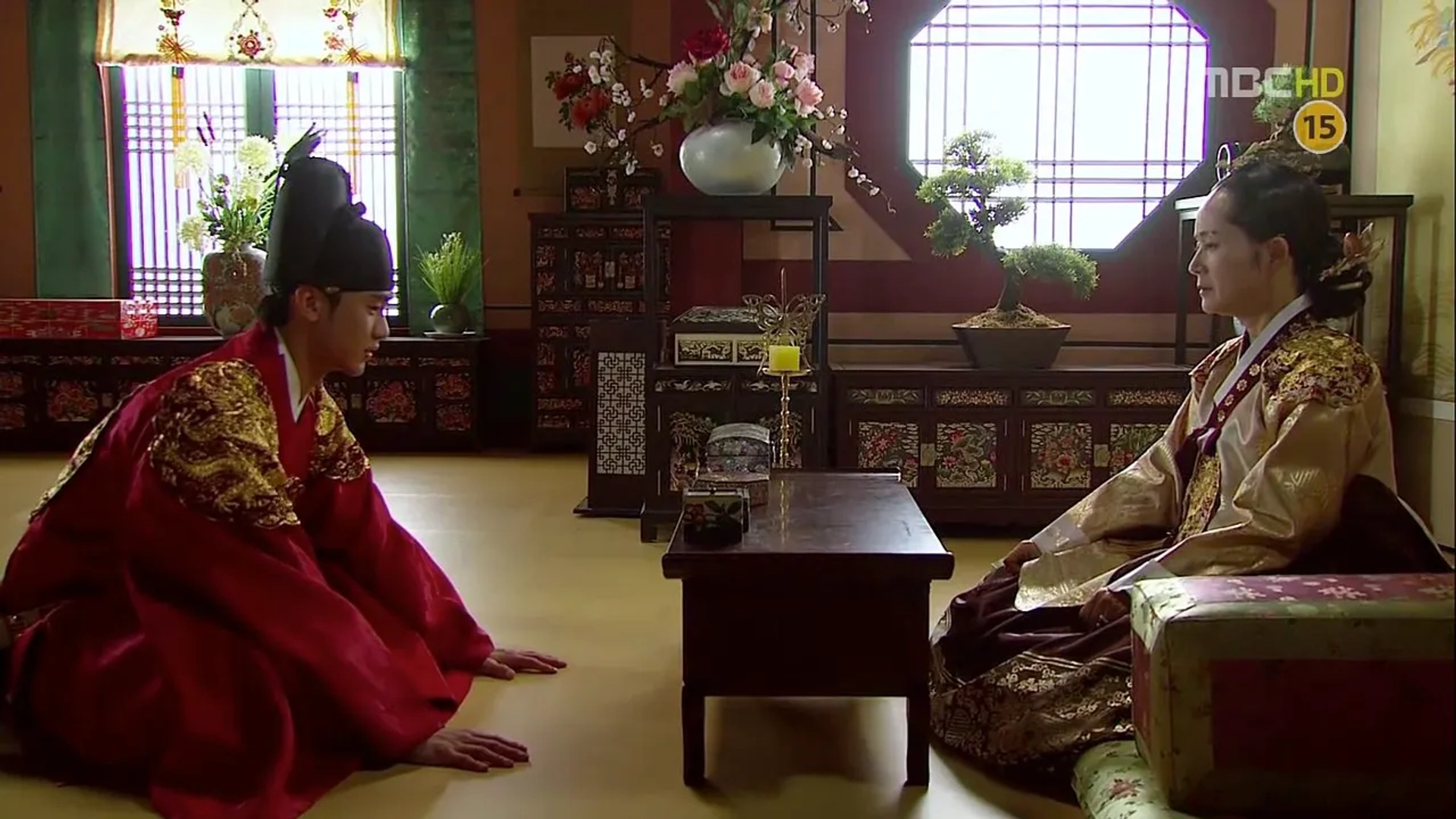 Kim Soo-hyun and Young-Ae Kim in Haereul poomeun dal (2012)