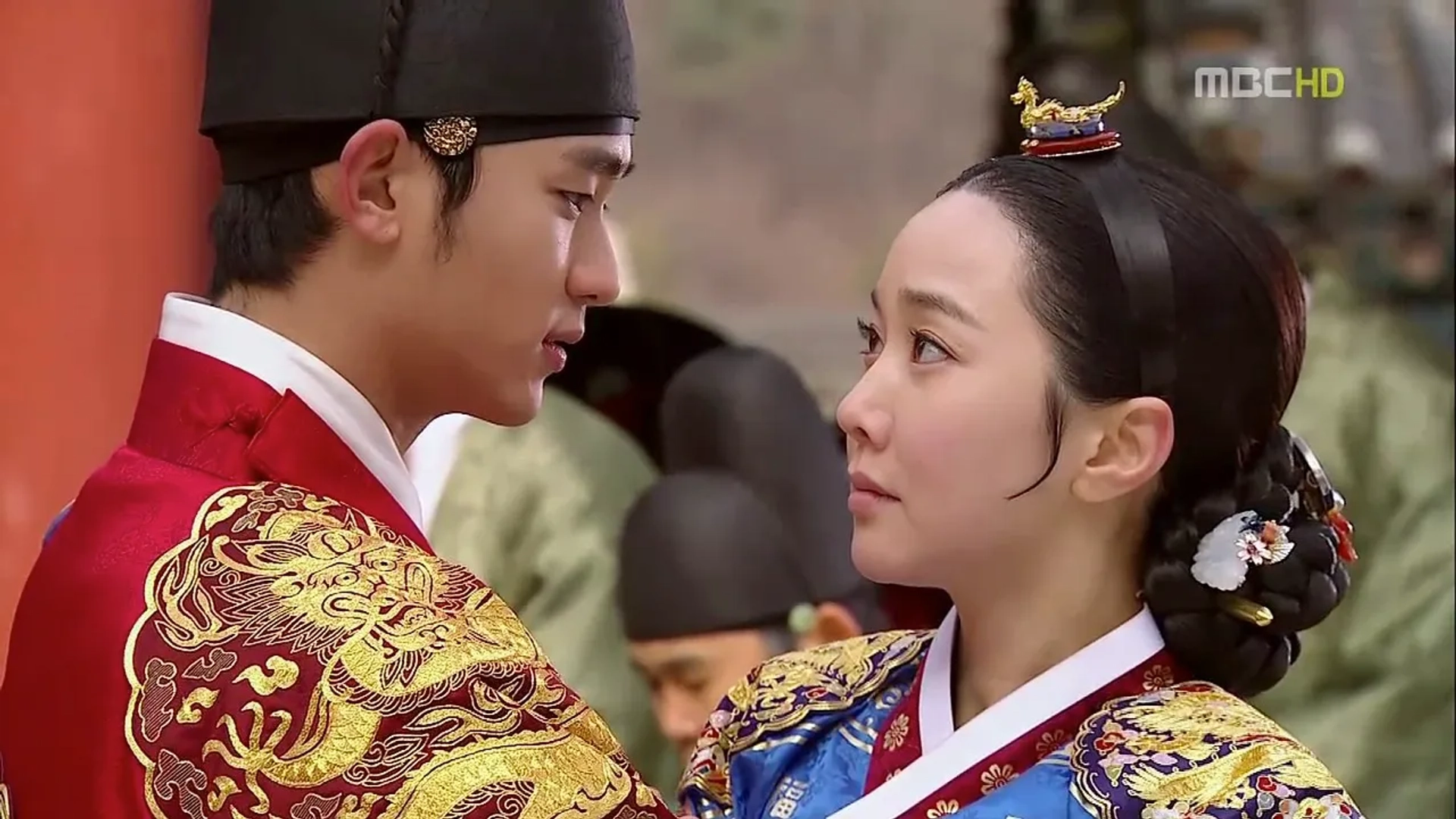 Kim Soo-hyun and Kim Min-seo in Haereul poomeun dal (2012)