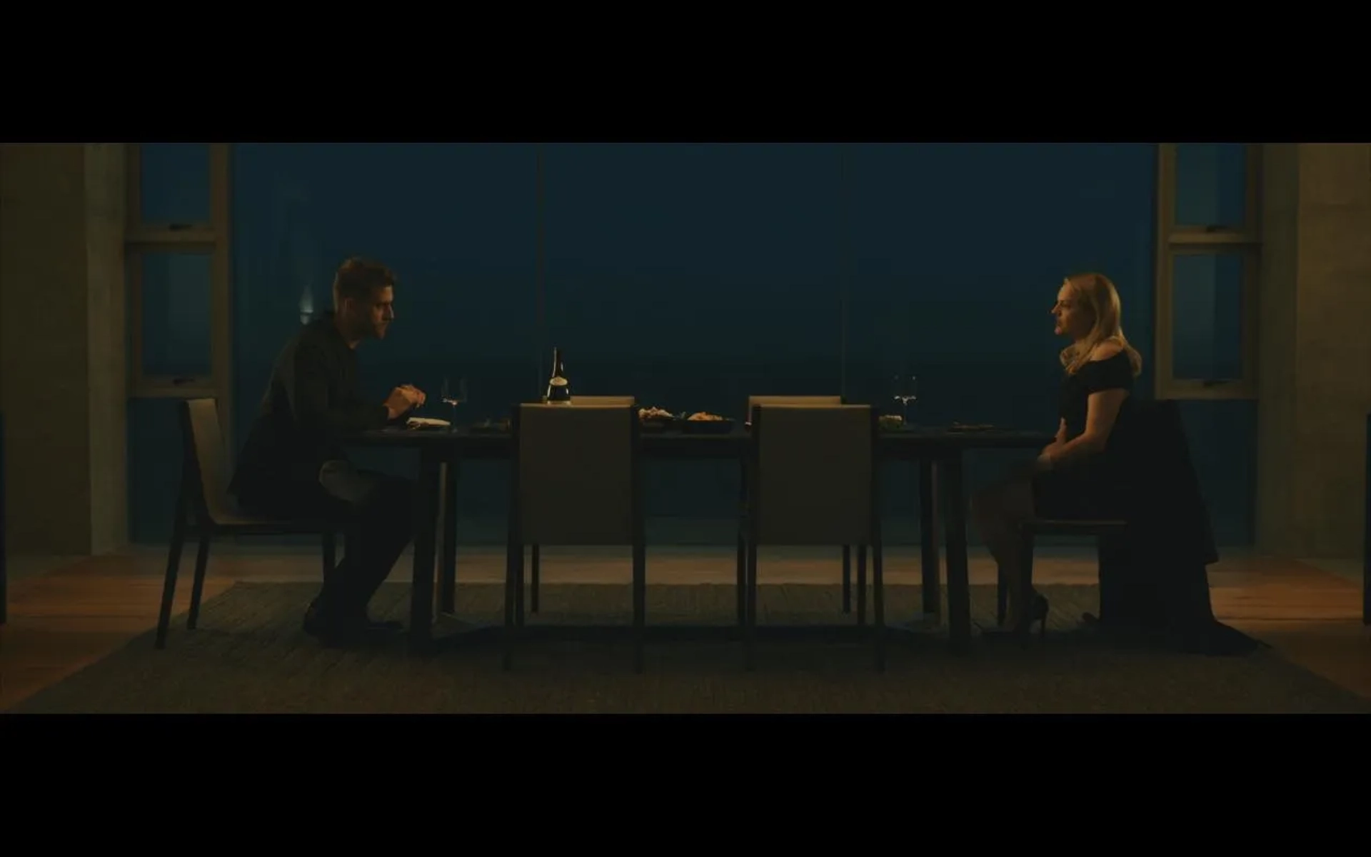 Elisabeth Moss and Oliver Jackson-Cohen in The Invisible Man (2020)