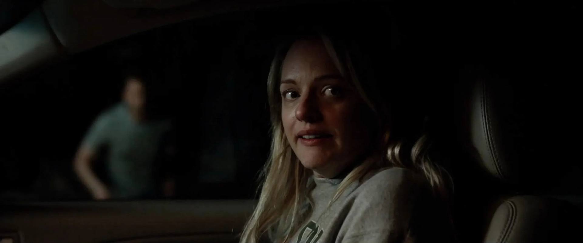 Elisabeth Moss and Oliver Jackson-Cohen in The Invisible Man (2020)