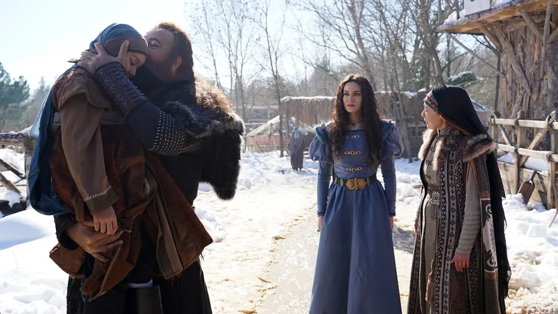 Aysegül Ünsal, Mehmet Özgür, and Fahriye Evcen Özçivit in Alparslan: The Great Seljuks (2021)