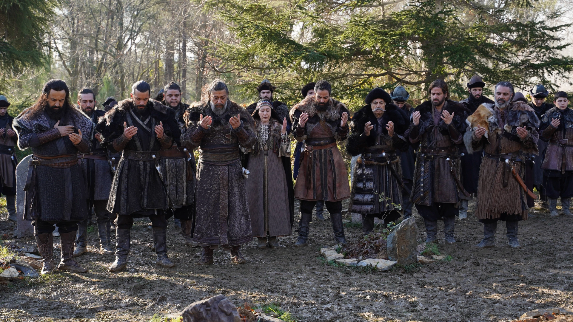 Aysegül Ünsal, Sahin Çelik, Mehmet Özgür, Baris Arduç, Erdinç Gülener, Burak Safak, and Kutay Sungar in Alparslan: The Great Seljuks (2021)