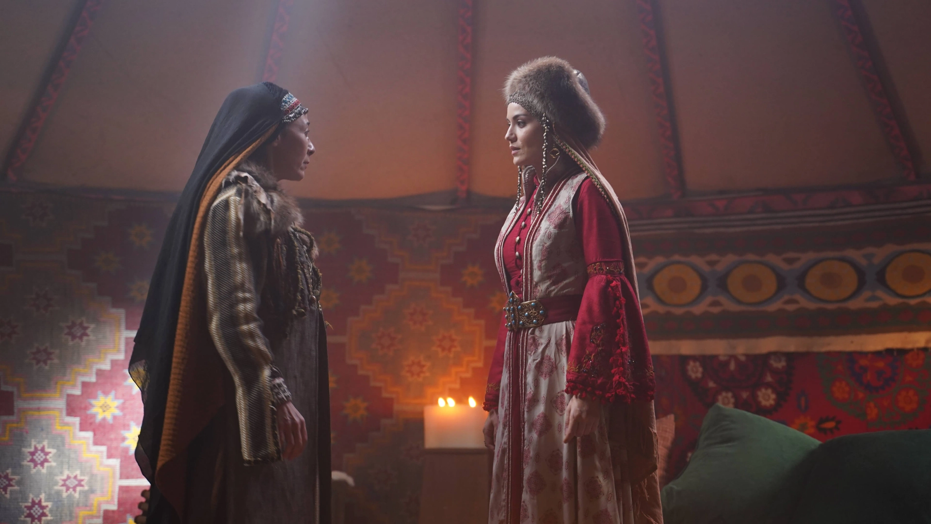 Aysegül Ünsal and Fahriye Evcen Özçivit in Alparslan: The Great Seljuks (2021)