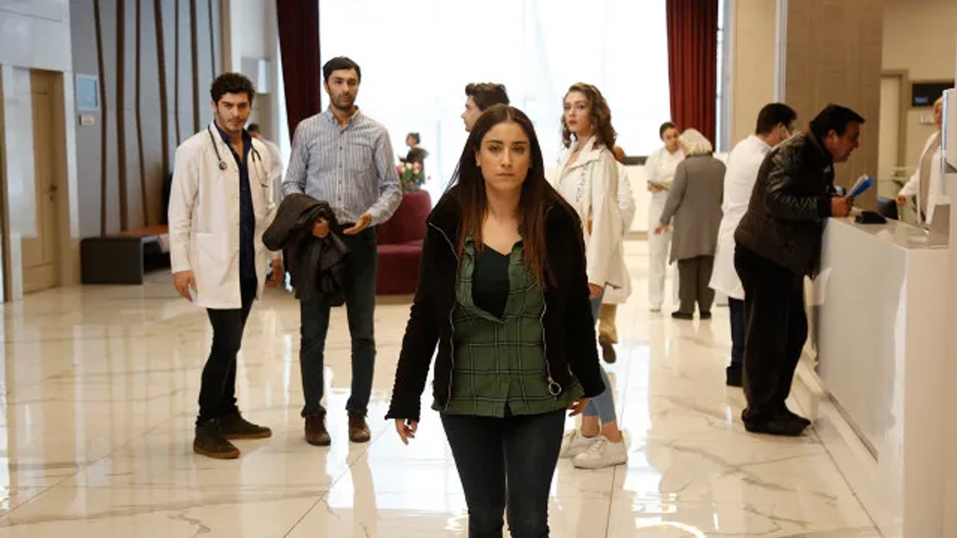 Hazal Kaya, Yagiz Can Konyali, Burak Deniz, Mehmet Korhan Firat, and Melisa Döngel in Our Story: 66. Bolum (2019)