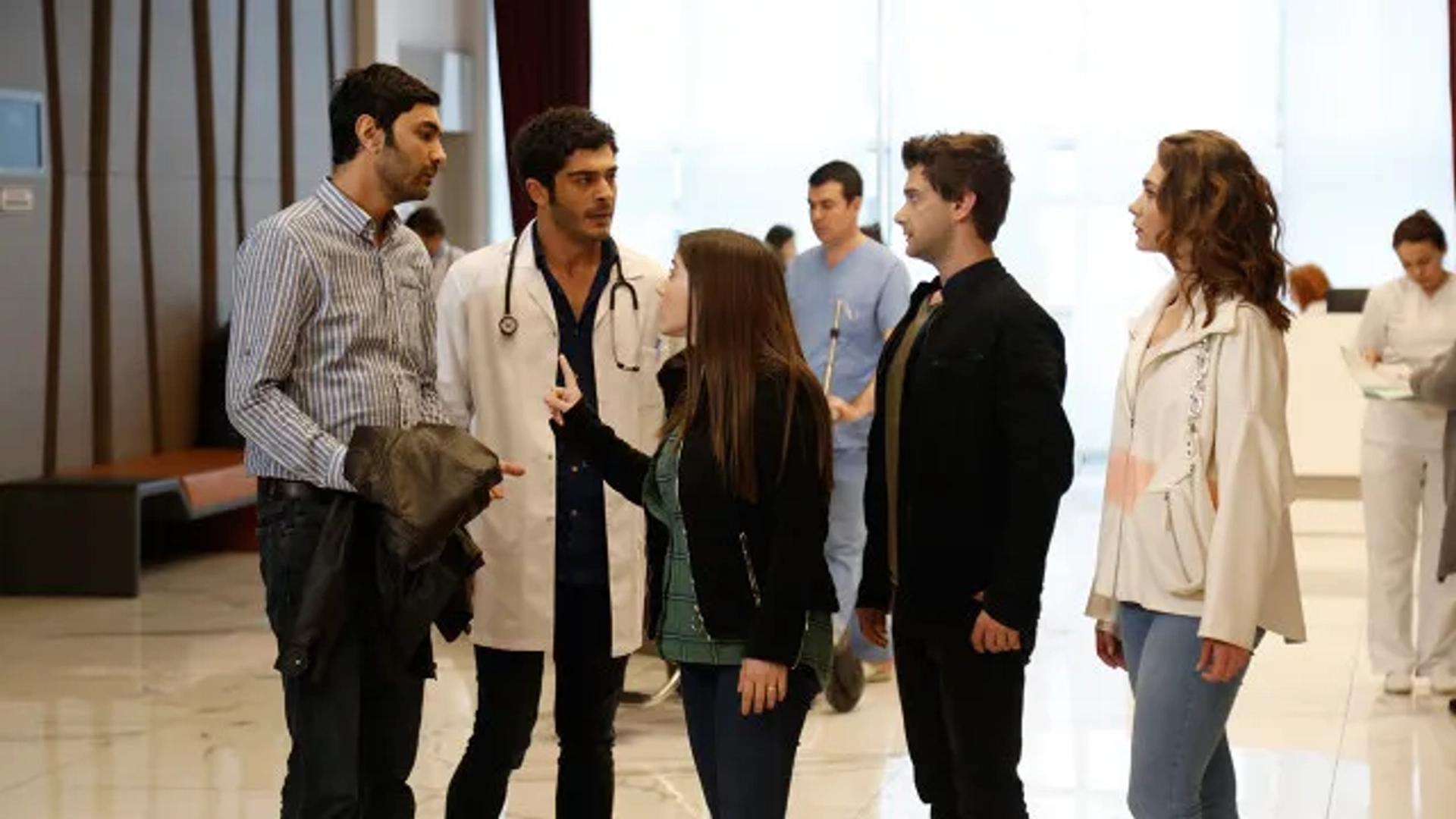 Hazal Kaya, Yagiz Can Konyali, Burak Deniz, Mehmet Korhan Firat, and Melisa Döngel in Our Story: 66. Bolum (2019)