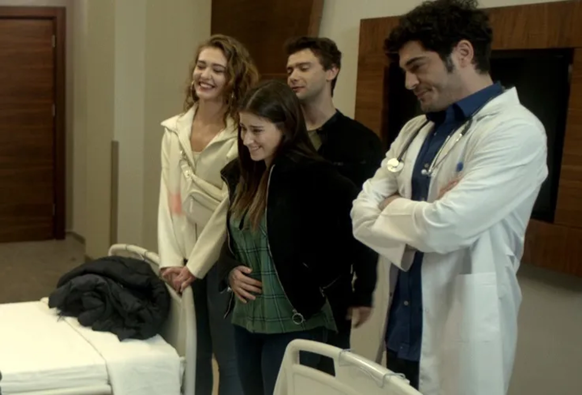 Hazal Kaya, Yagiz Can Konyali, Burak Deniz, and Melisa Döngel in Our Story: 66. Bolum (2019)