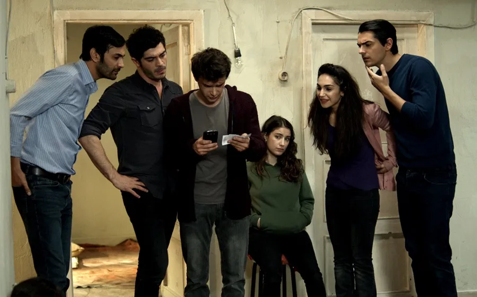 Hazal Kaya, Mehmetcan Mincinozlu, Yagiz Can Konyali, Burak Deniz, Sahra Sas, and Mehmet Korhan Firat in Our Story: 65. Bolum (2019)