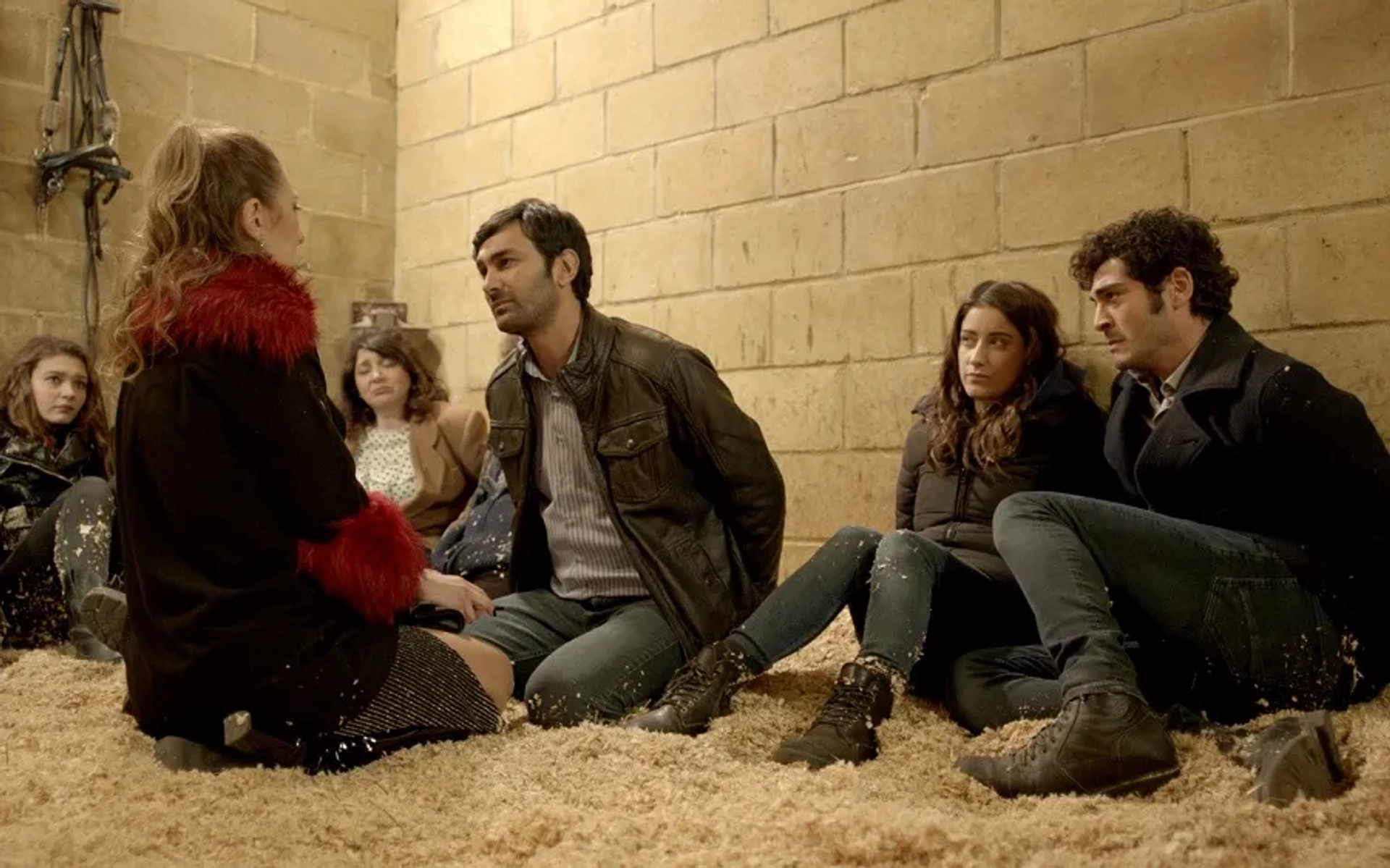 Hazal Kaya, Pinar Caglar Genctürk, Burak Deniz, Benian Dönmez, Mehmet Korhan Firat, and Melisa Döngel in Our Story: 64. Bolum (2019)