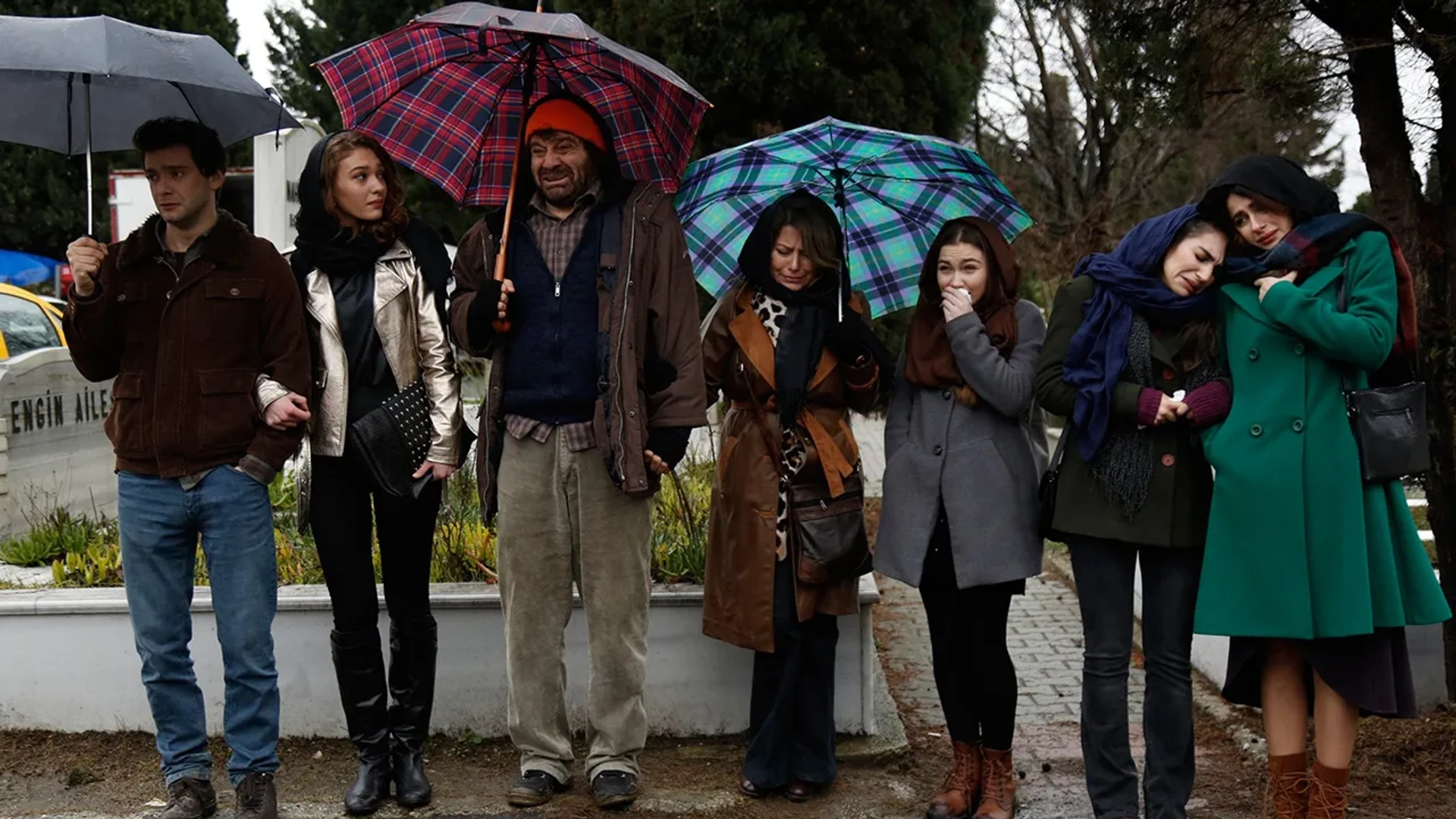 Nesrin Cavadzade, Reha Özcan, Elvan Boran, Miray Akay, Yagiz Can Konyali, Sahra Sas, and Melisa Döngel in Our Story (2017)