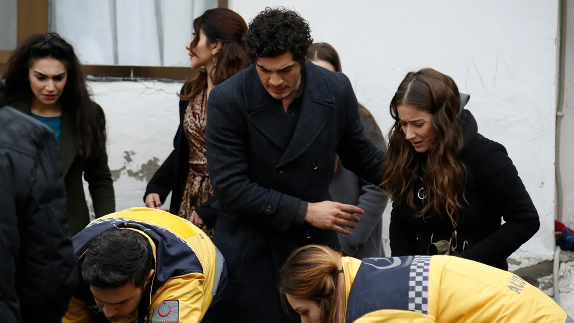 Nesrin Cavadzade, Hazal Kaya, Burak Deniz, and Sahra Sas in Our Story (2017)