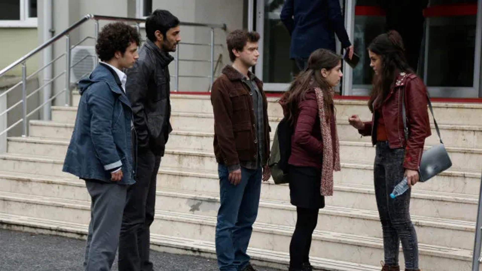 Hazal Kaya, Yagiz Can Konyali, Nilay Duru, Mehmet Korhan Firat, and Nejat Uygur in Our Story (2017)