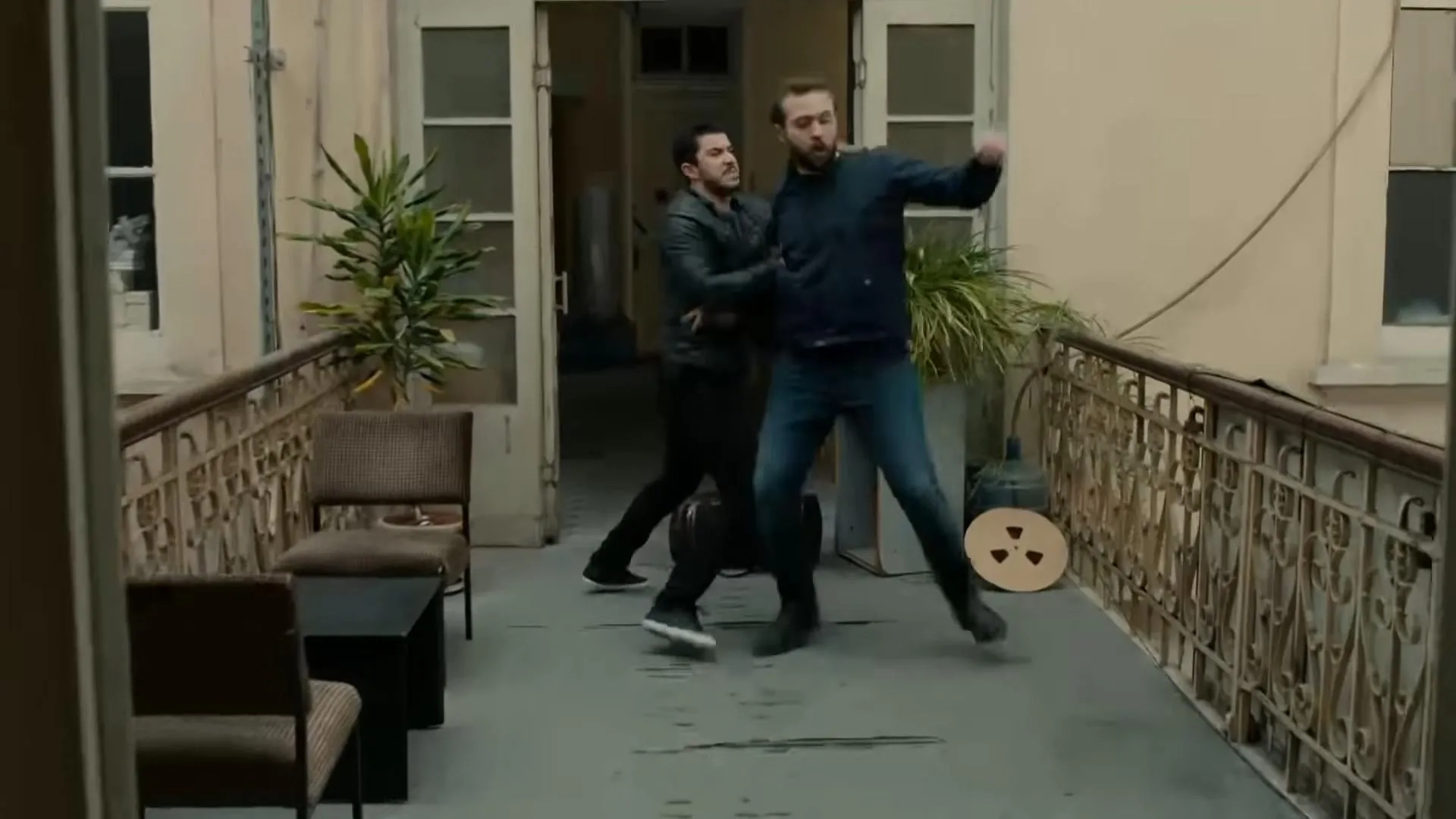 Onur Gürçay and Kaan Yildirim in Halka (2019)