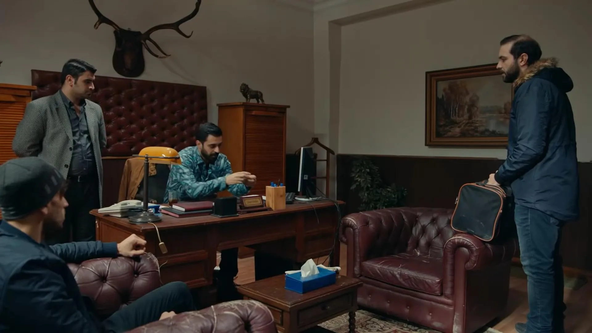 Ugur Uzunel and Onur Gürçay in Halka (2019)