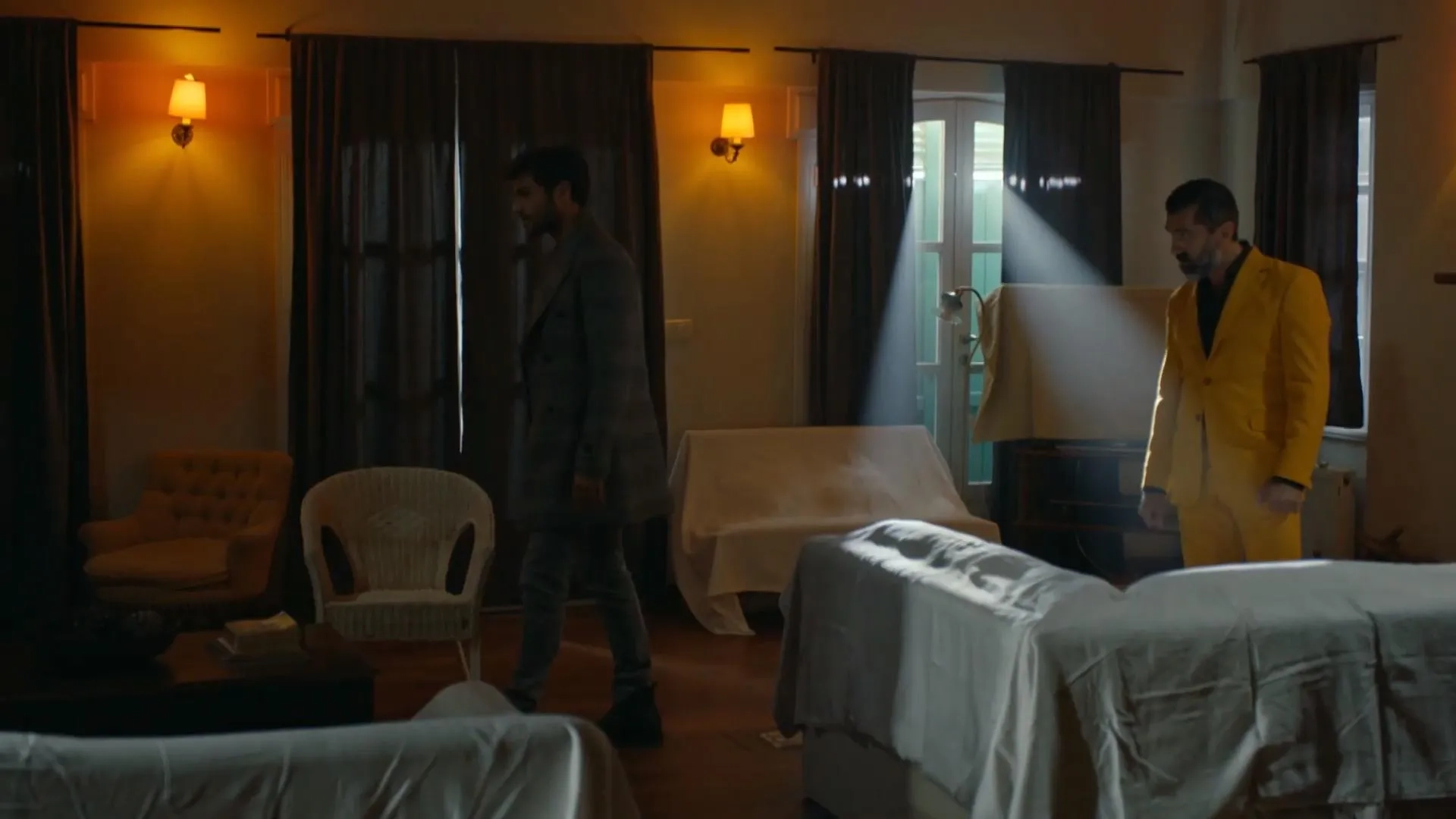 Erdal Yildiz and Serkan Çayoglu in Halka (2019)