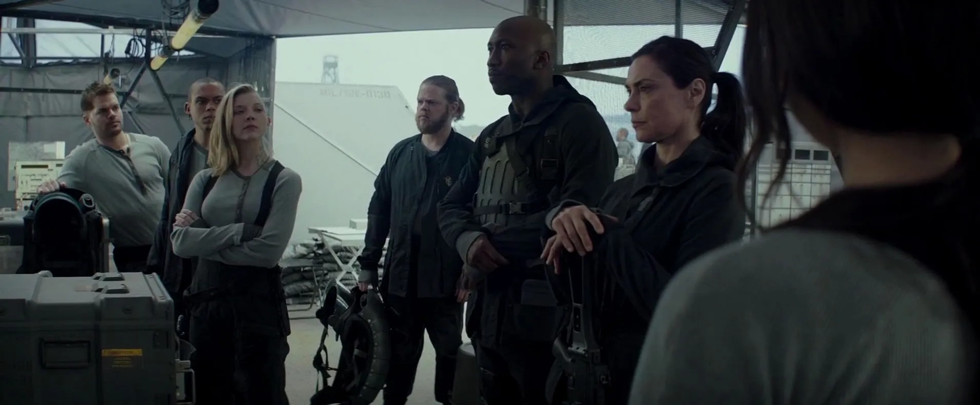 Mahershala Ali and Wes Chatham in The Hunger Games: Mockingjay - Part 2 (2015)