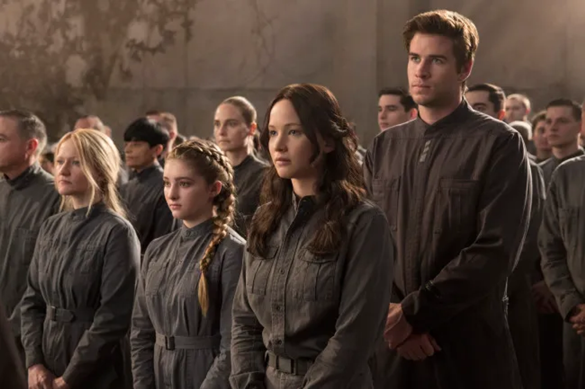 Paula Malcomson, Jennifer Lawrence, Liam Hemsworth, and Willow Shields in The Hunger Games: Mockingjay - Part 2 (2015)