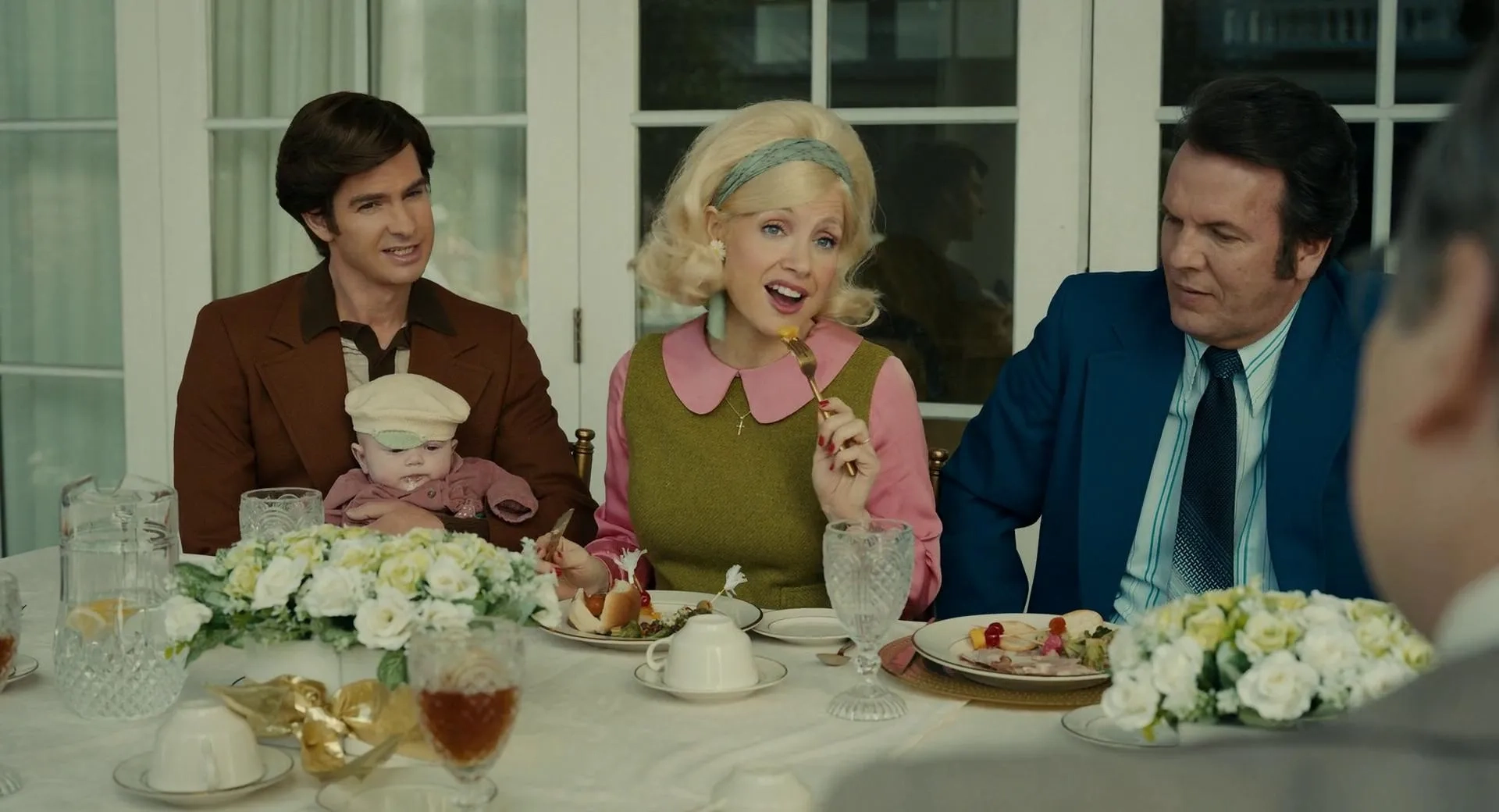 Jessica Chastain and Andrew Garfield in The Eyes of Tammy Faye (2021)