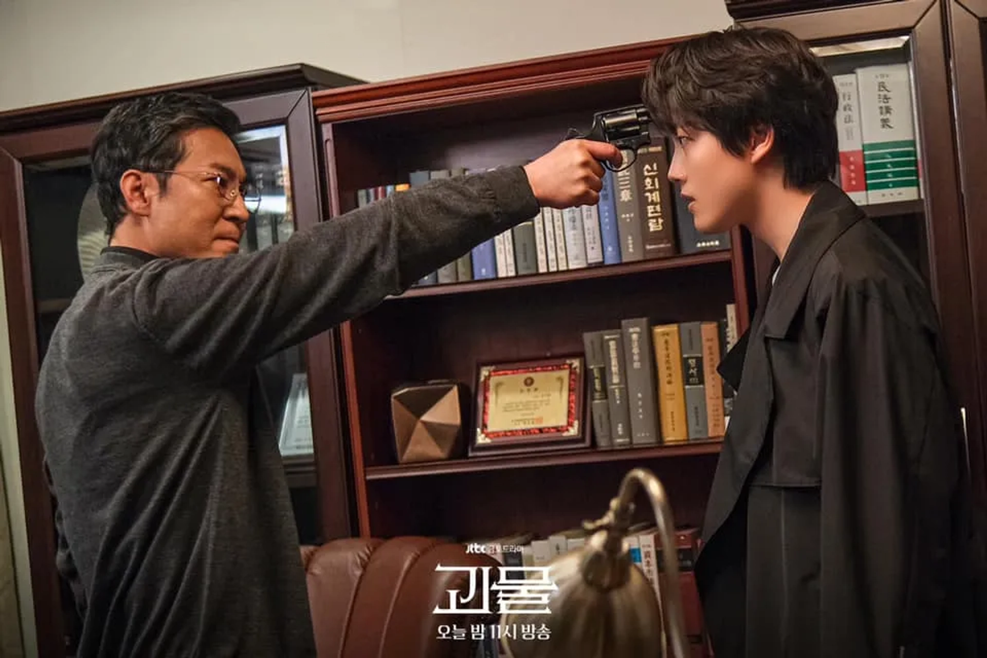 Yeo Jin-goo and Choi Jin-ho in Beyond Evil (2021)