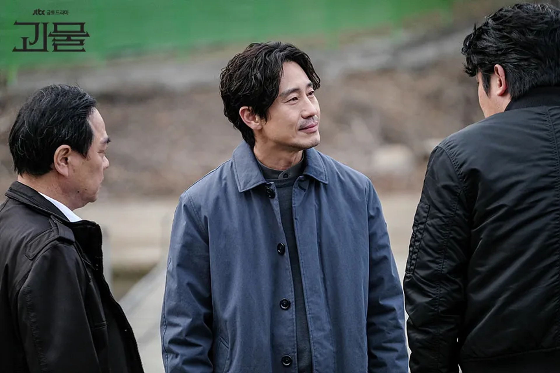 Shin Ha-kyun and Jeong Gyu-su in Beyond Evil (2021)