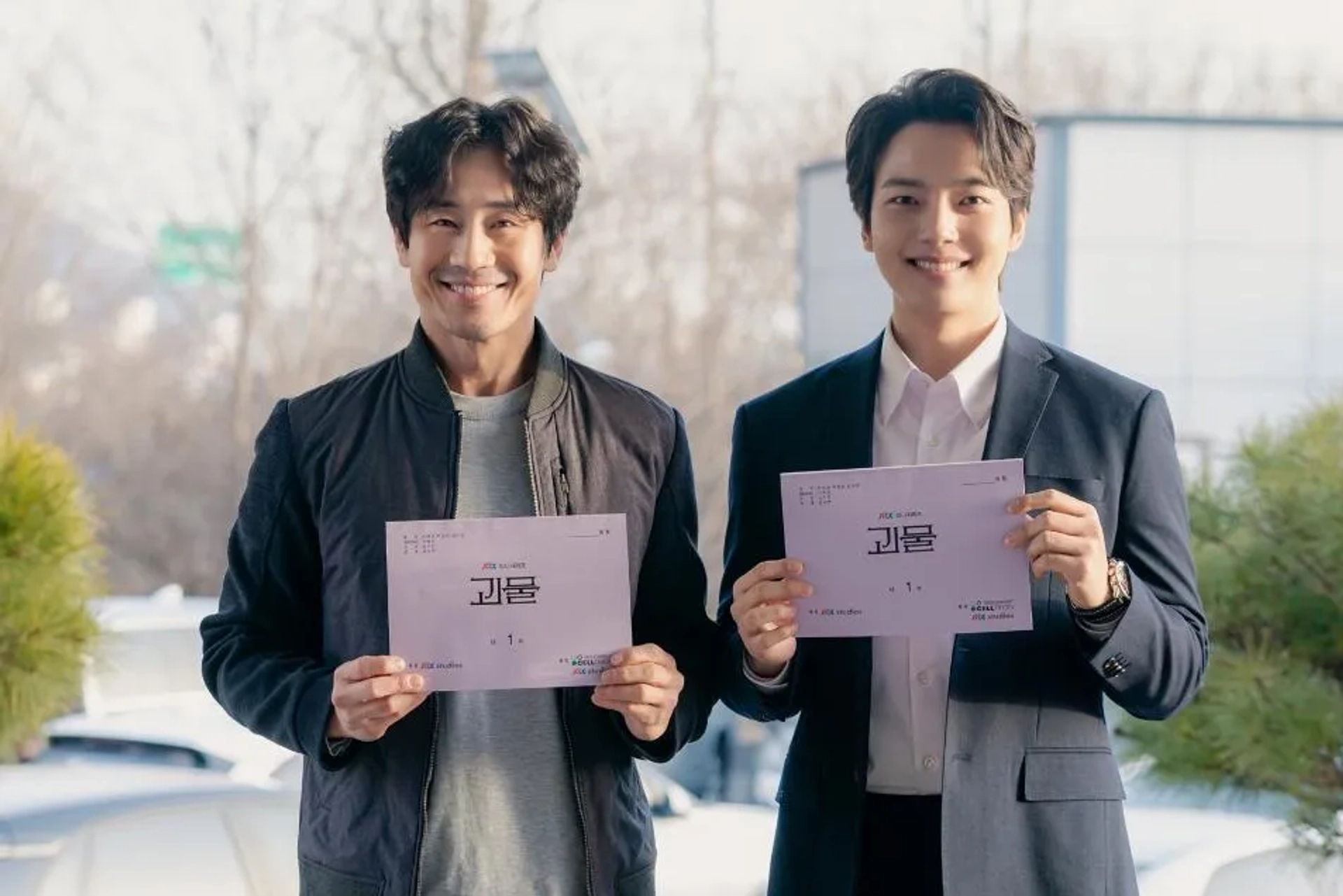 Shin Ha-kyun and Yeo Jin-goo in Beyond Evil (2021)