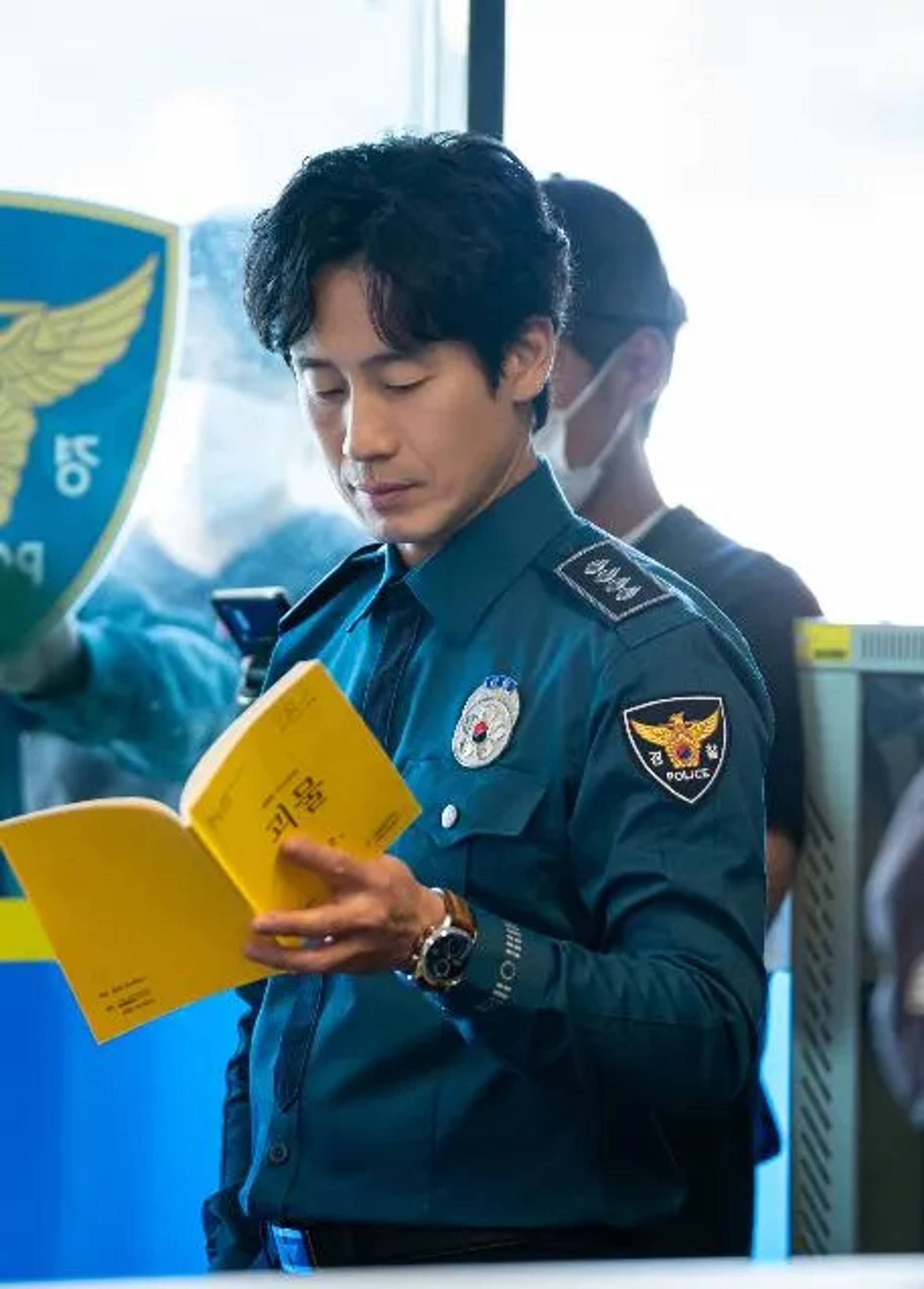 Shin Ha-kyun in Beyond Evil (2021)