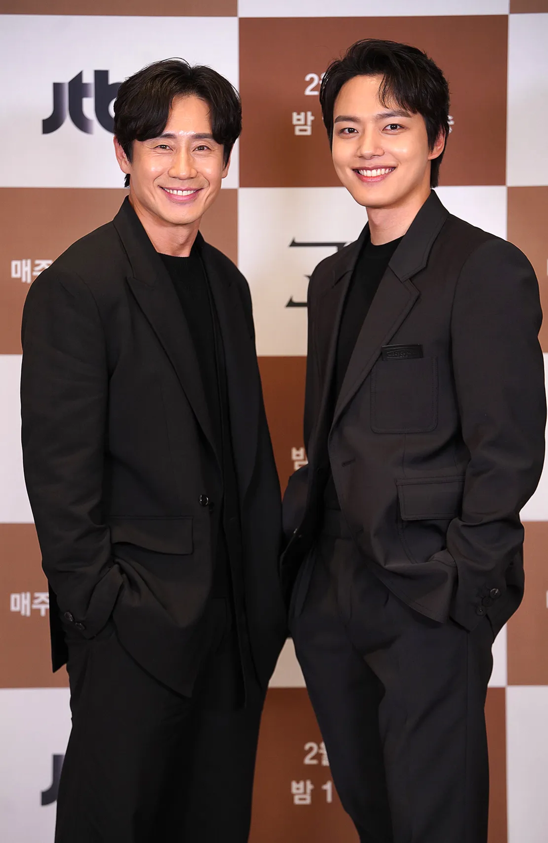 Shin Ha-kyun and Yeo Jin-goo at an event for Beyond Evil (2021)