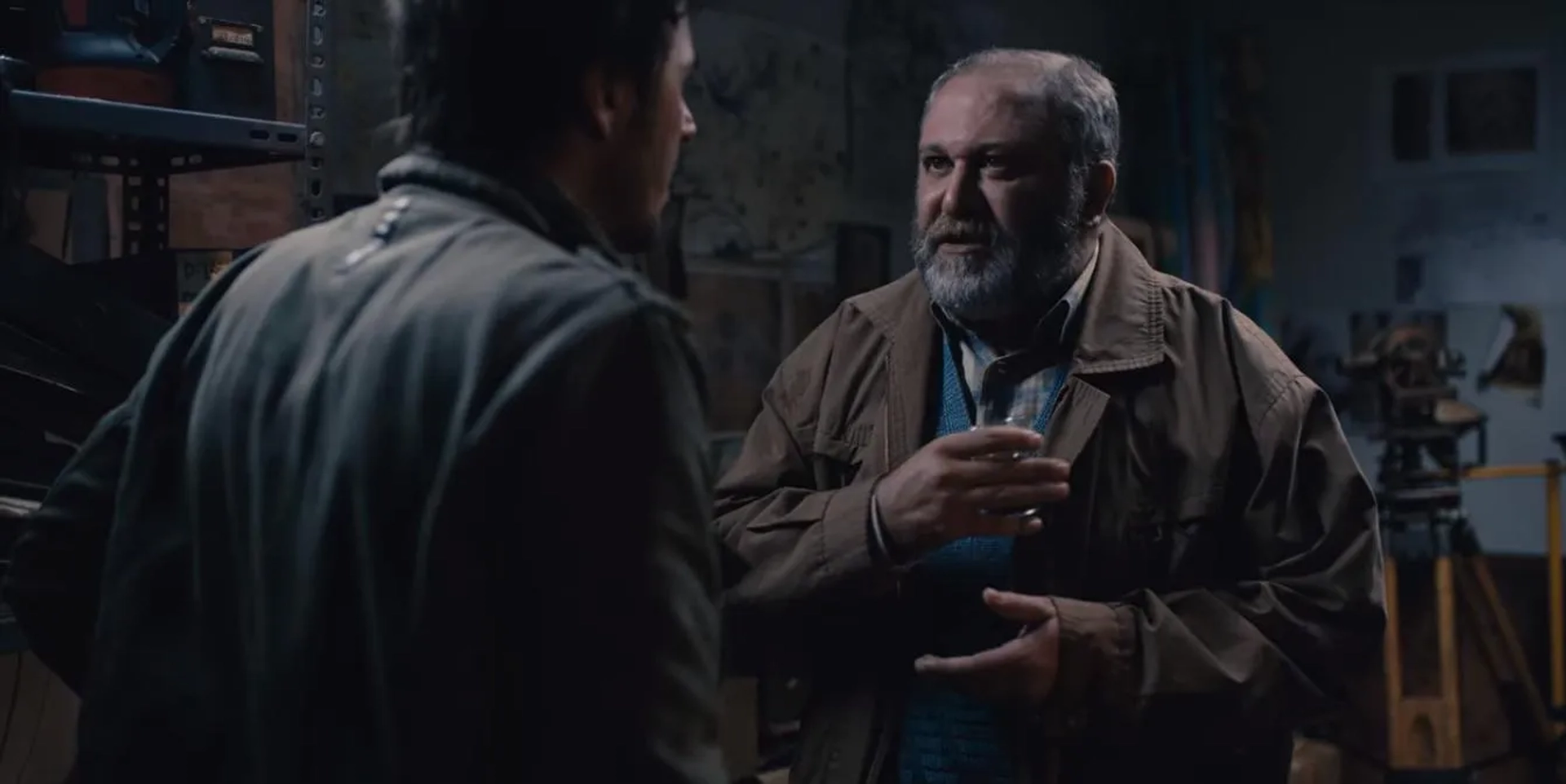 Mehmet Günsür and Ismail Karagöz in The Gift (2019)