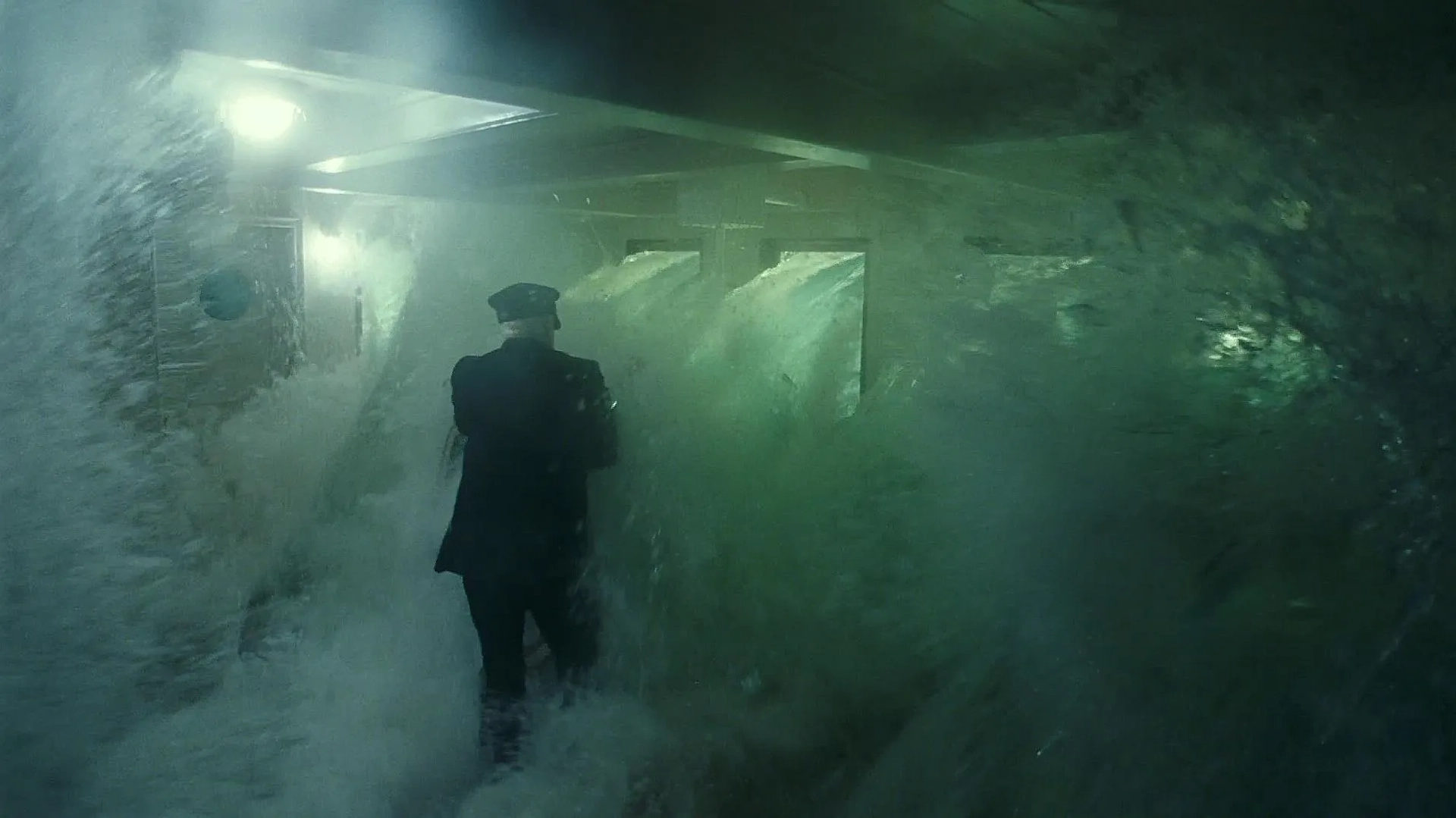 Bernard Hill in Titanic (1997)