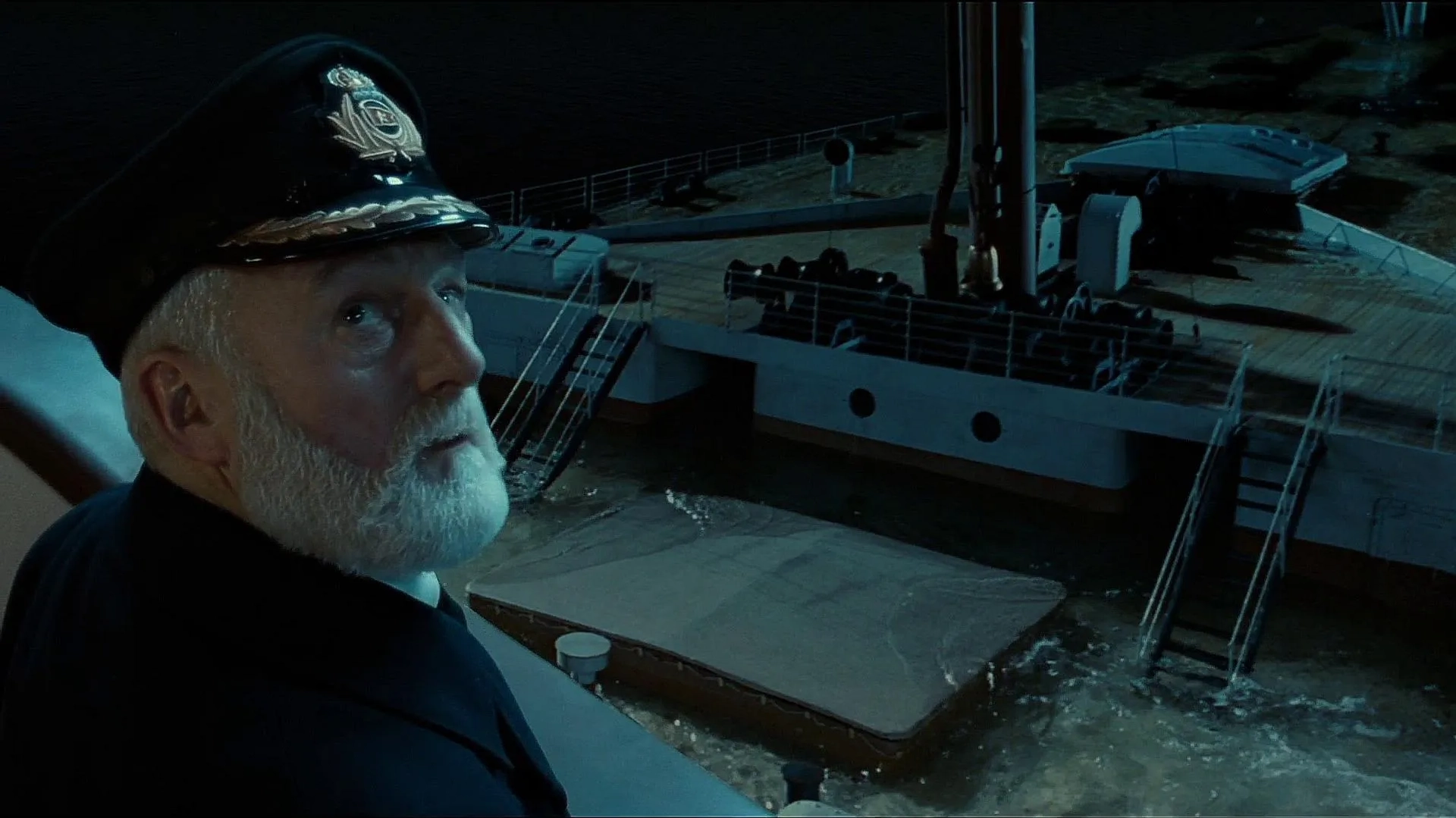 Bernard Hill in Titanic (1997)