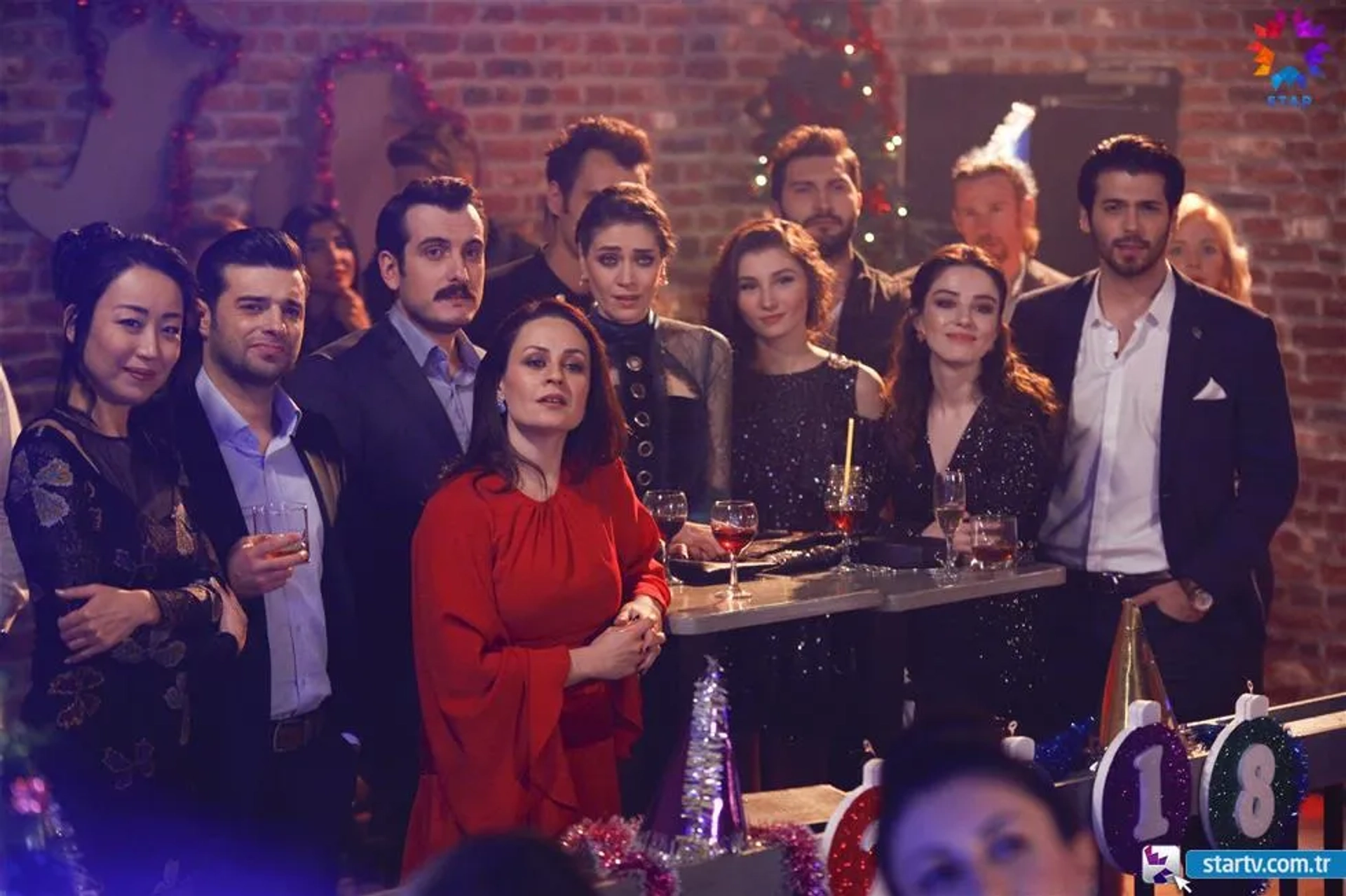 Ayumi Takano, Özlem Türay, Hakan Kurtas, Balamir Emren, Özge Gürel, Öznur Serçeler, Can Yaman, Ilayda Akdogan, and Berk Yaygin in Dolunay (2017)