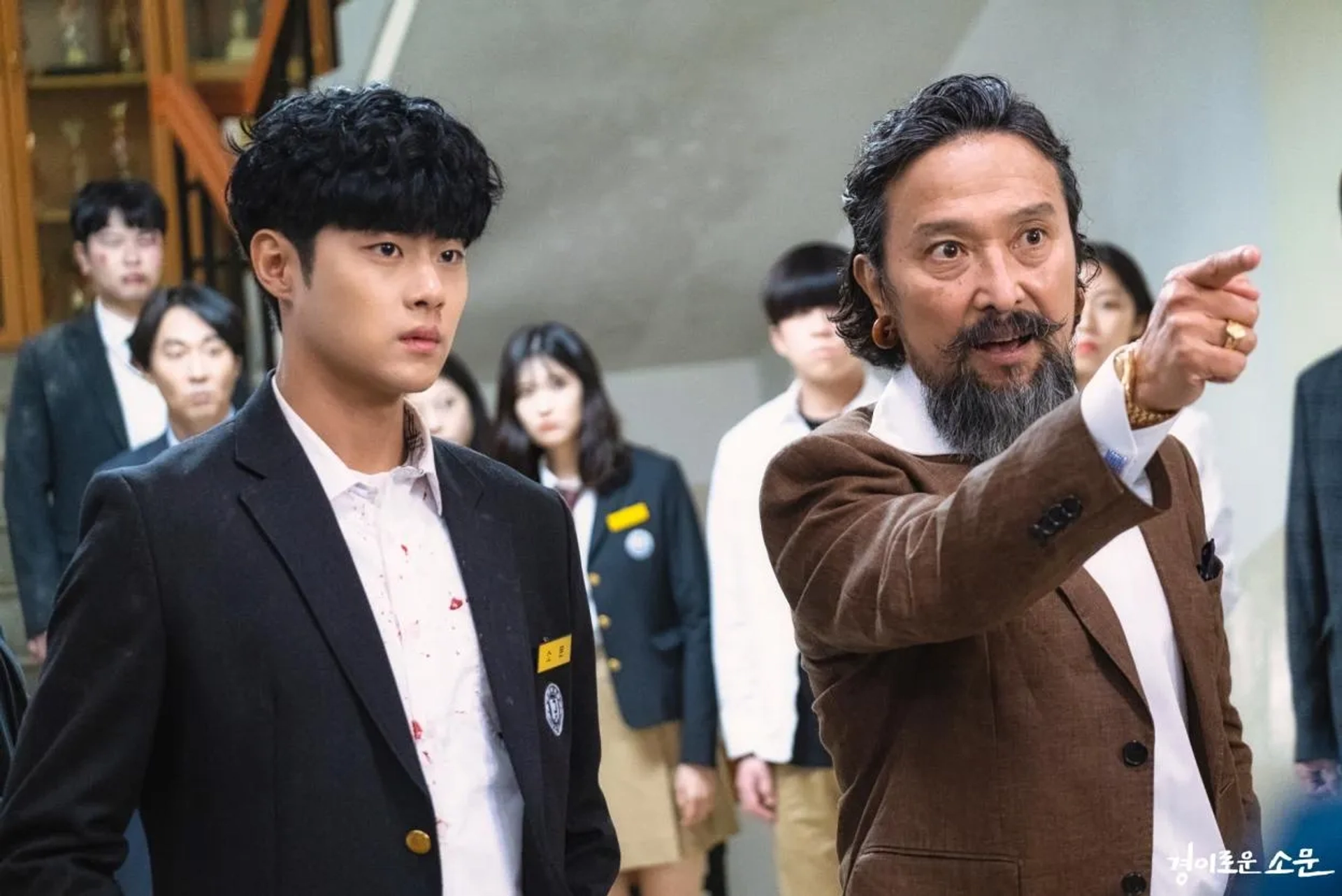 Ahn Suk-hwan and Byeong-gyu Jo in The Uncanny Counter (2020)