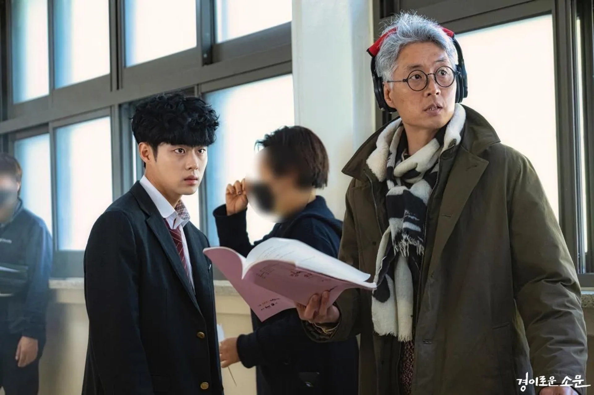 Seon-Dong Yu and Byeong-gyu Jo in The Uncanny Counter (2020)