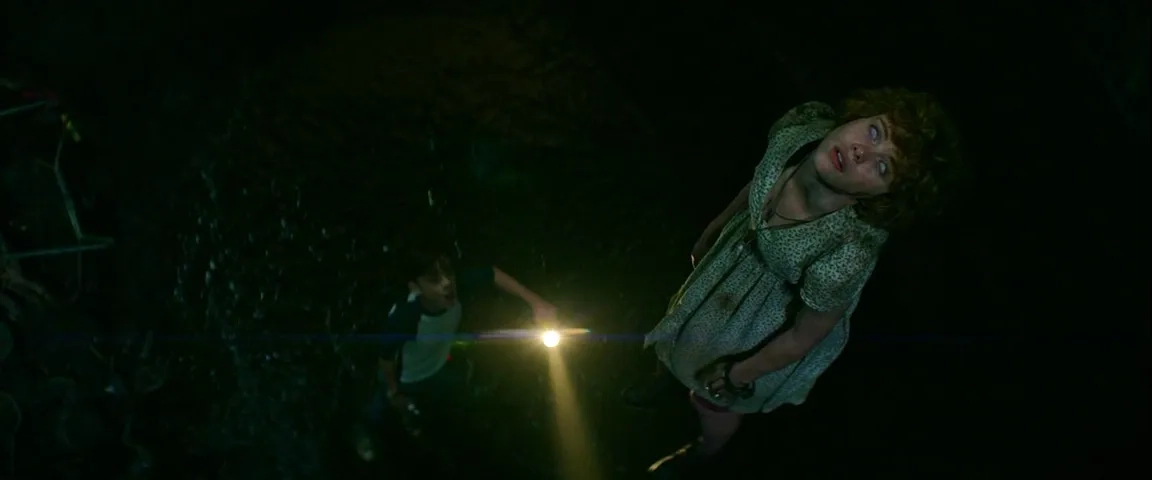 Jaeden Martell and Sophia Lillis in It (2017)