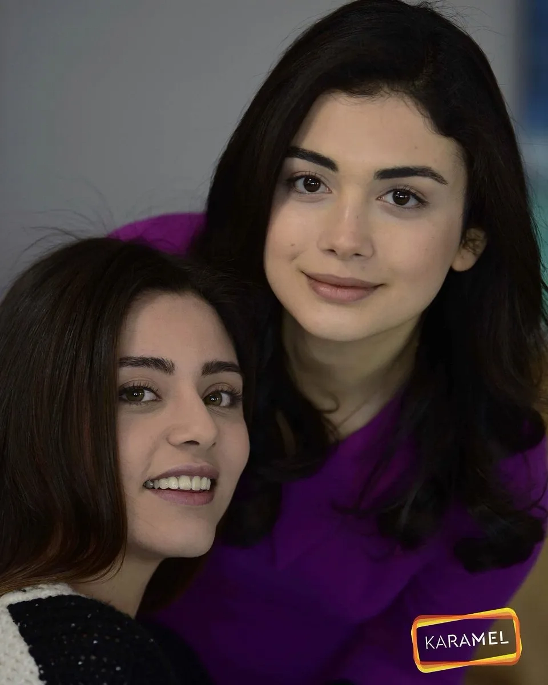 Sila Turkoglu and Özge Yagiz in Yemin (2019)