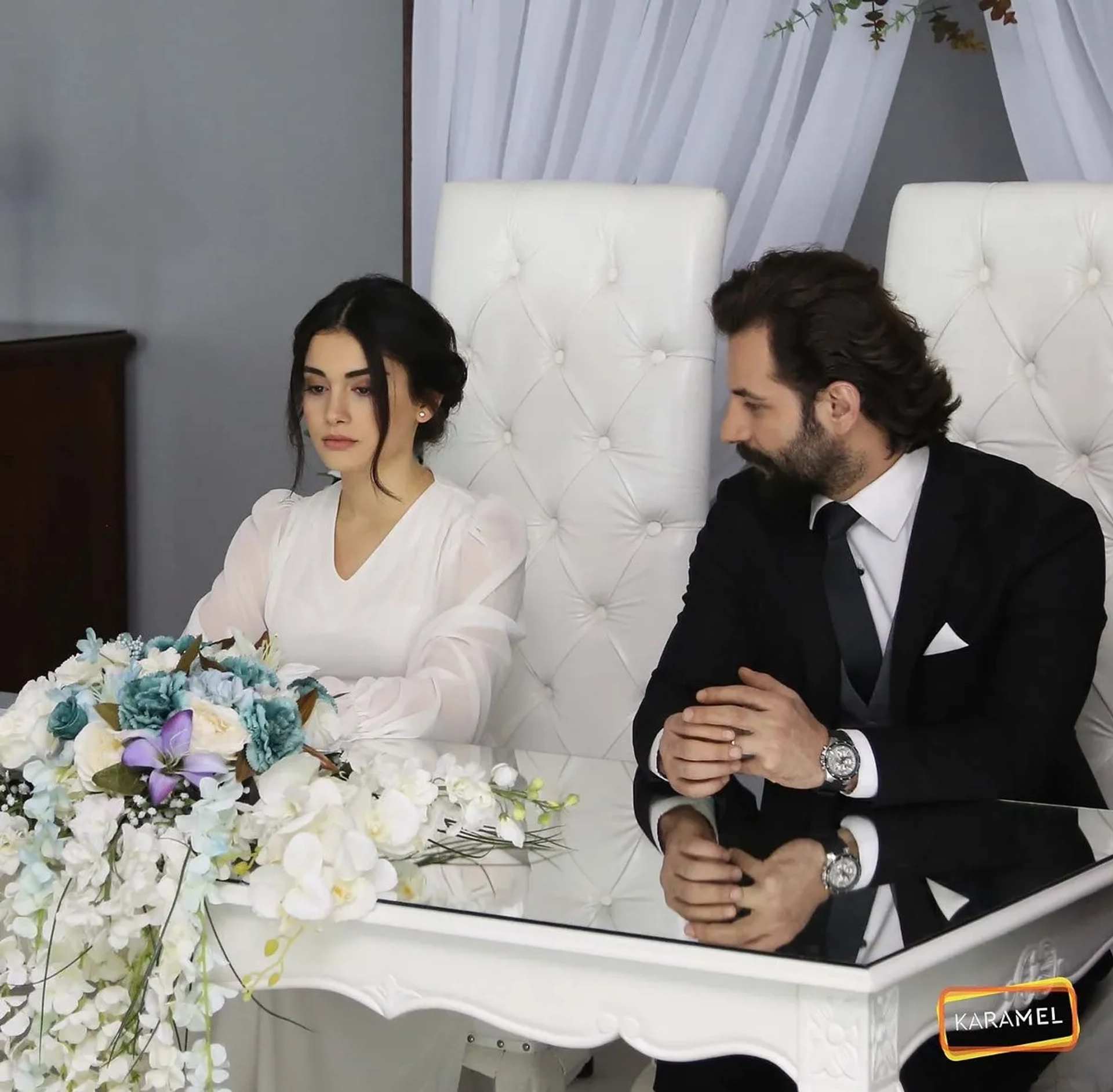 Özge Yagiz and Gokberk Demirci in Yemin (2019)