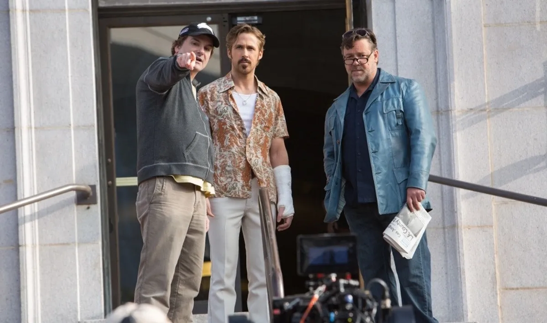 Russell Crowe, Shane Black, and Ryan Gosling in The Nice Guys (2016)