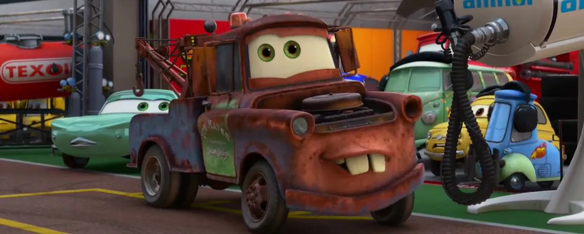 Tony Shalhoub, Jenifer Lewis, Guido Quaroni, Lloyd Sherr, and Larry the Cable Guy in Cars 2 (2011)