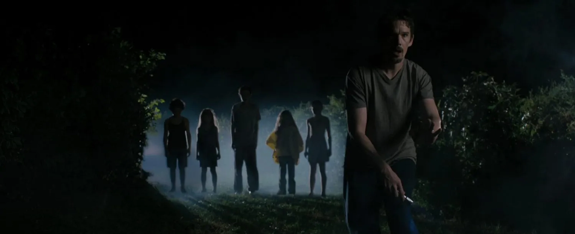 Ethan Hawke, Danielle Kotch, Cameron Ocasio, Blake Mizrahi, Victoria Leigh, and Ethan Haberfield in Sinister (2012)