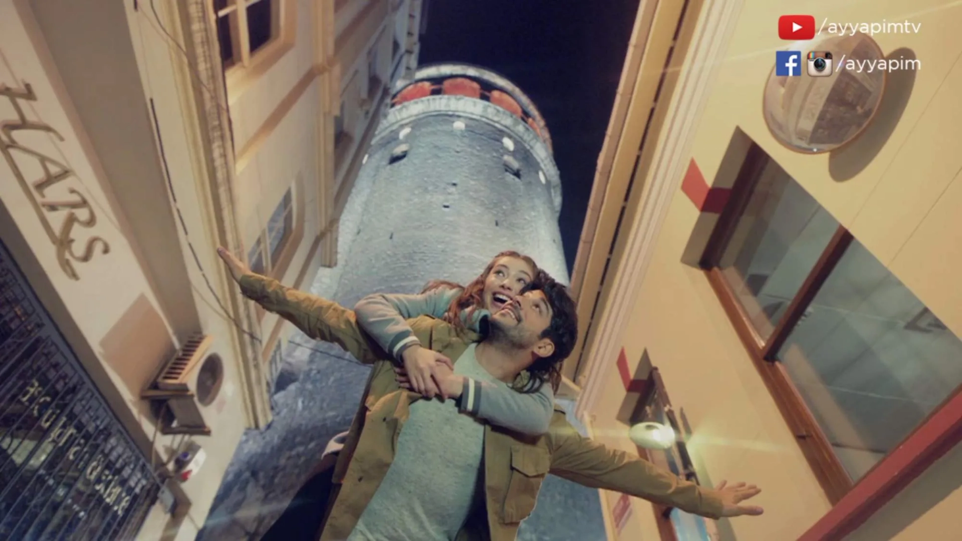 Burak Özçivit and Neslihan Atagül in Endless Love (2015)