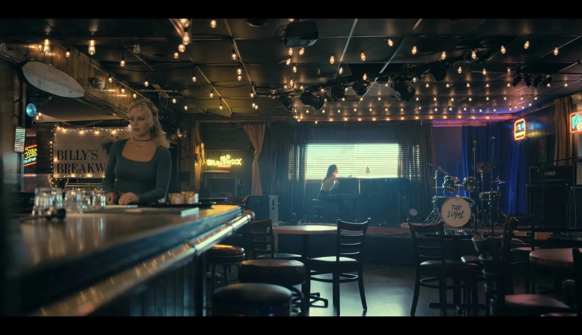 Sofia Carson and Kat Cunning in Purple Hearts (2022)